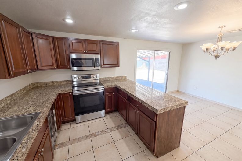 Photo 10 of 32 of 6208 W Alvarado Rd, Phoenix, AZ