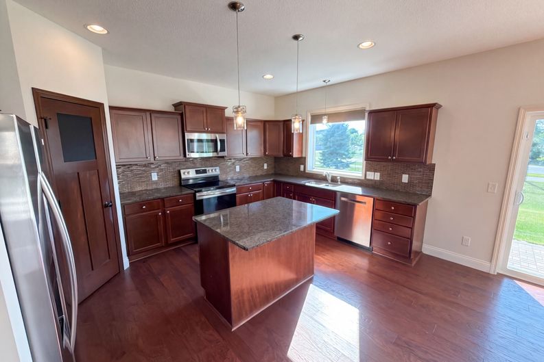 Photo 7 of 42 of 4595 196th St W, Farmington, MN