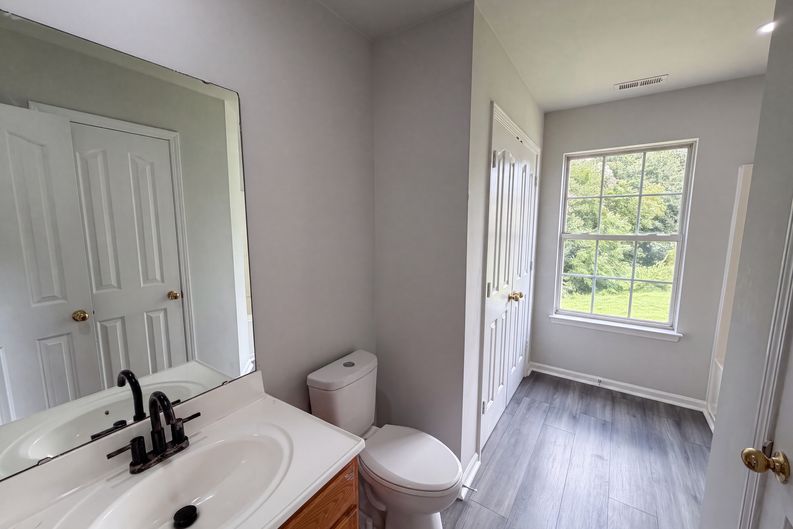 Photo 12 of 21 of 11220 Northwoods Forest Dr, Charlotte, NC