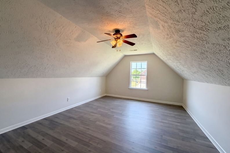 Photo 19 of 24 of 425 Long Creek Dr, Christiana, TN