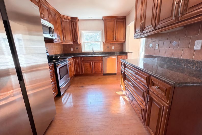 Photo 6 of 27 of 415 Hawkins Rd, Clarksville, TN