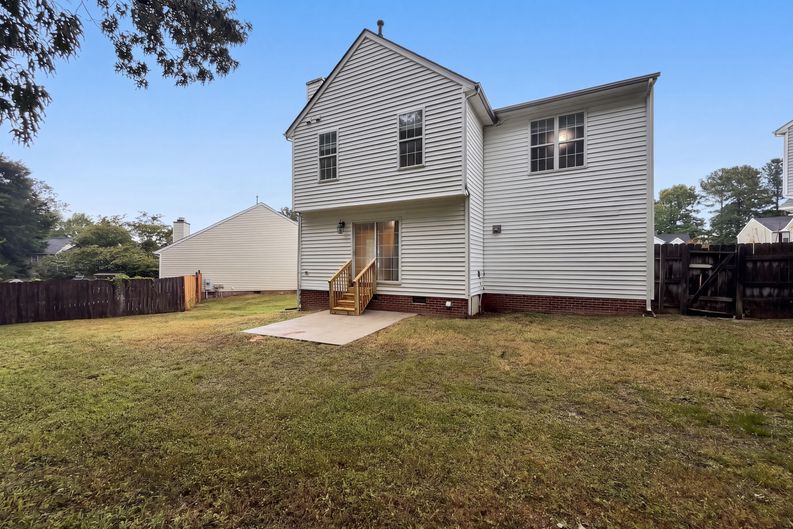 Photo 5 of 17 of 5400 Tanglewood Pine Ln, Raleigh, NC