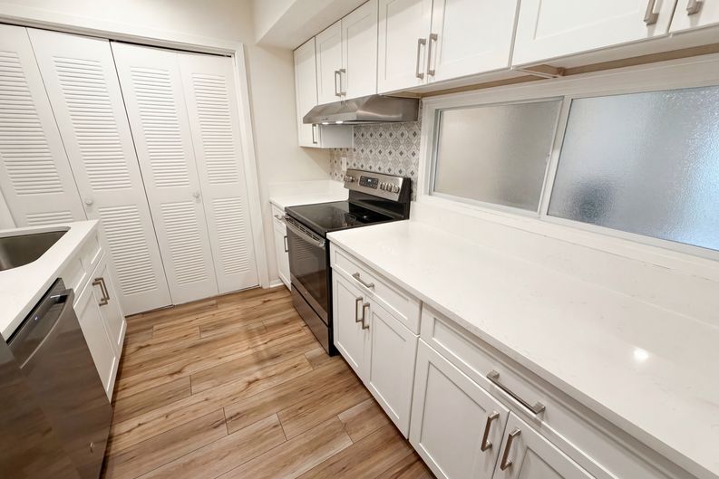 Photo 14 of 24 of 1013 Dunbar Dr, Atlanta, GA
