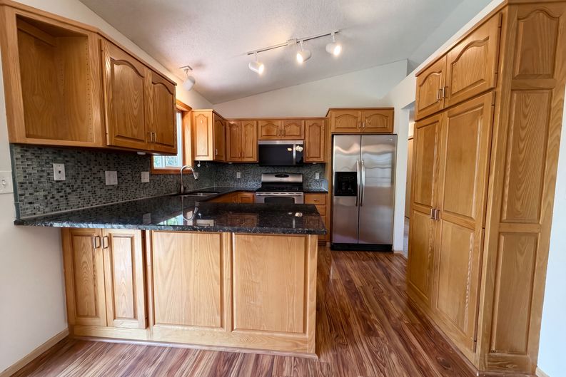 Photo 6 of 20 of 14734 Yosemite Ave S, Savage, MN