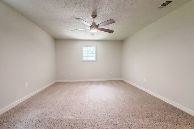 Photo 11 of 24 of 3704 Meadowview Dr, Lithia Springs, GA