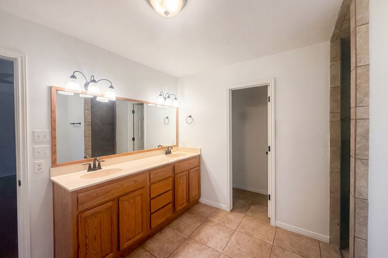 Photo 13 of 25 of 12 Birchwood Cir, Wimberley, TX