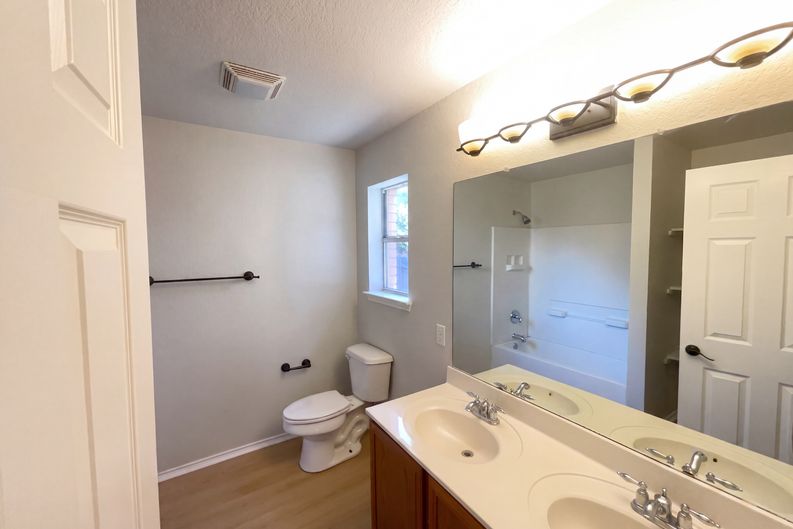 Photo 11 of 21 of 8222 Grissom Cir, San Antonio, TX