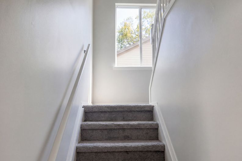 Photo 11 of 28 of 21425 Averhill St, Farmington Hills, MI