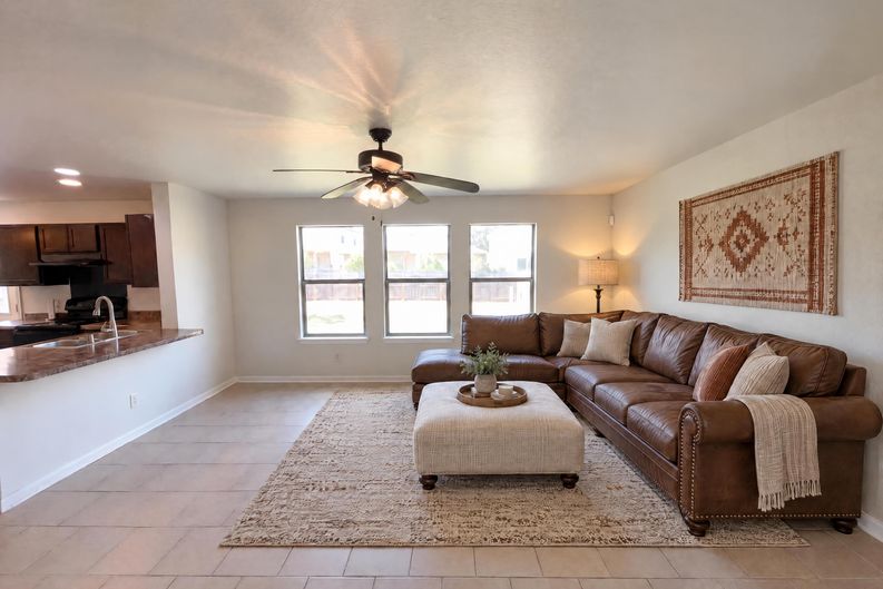 Photo 7 of 27 of 10247 Villa Del Lago, San Antonio, TX