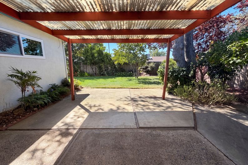 Photo 21 of 27 of 9630 Beachwood Dr, Orangevale, CA