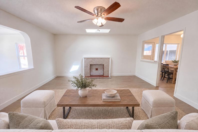 Photo 11 of 30 of 5313 Fernwood Way, Sacramento, CA