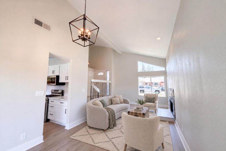 Photo 6 of 46 of 6005 La Castana Way, Sacramento, CA