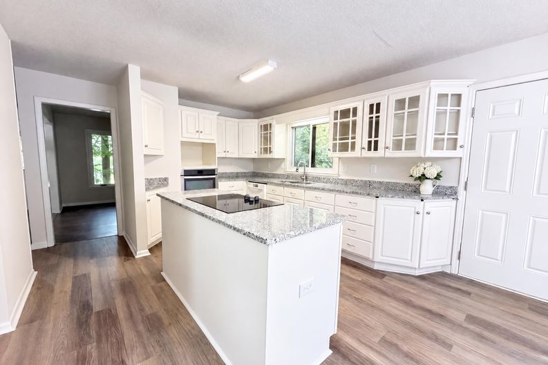 Photo 6 of 26 of 7210 Apple Creek Dr, Mint Hill, NC