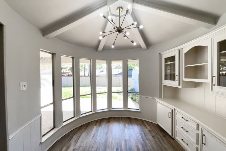 Photo 13 of 19 of 2800 N Surrey Dr, Carrollton, TX