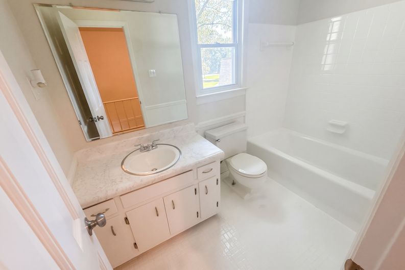 Photo 9 of 45 of 2215 Angela Dr SW, Lilburn, GA