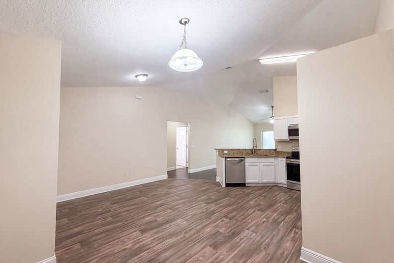 Photo 8 of 23 of 33137 Irongate Dr, Leesburg, FL