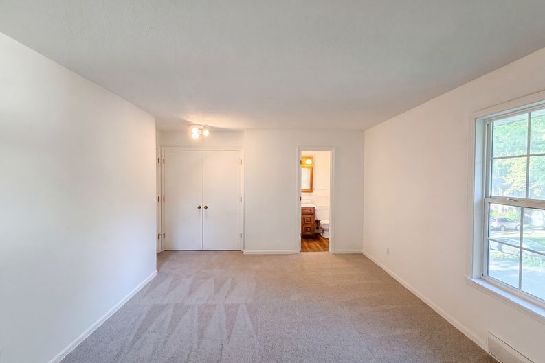Photo 4 of 19 of 5243 N Lydia Ave, Kansas City, MO