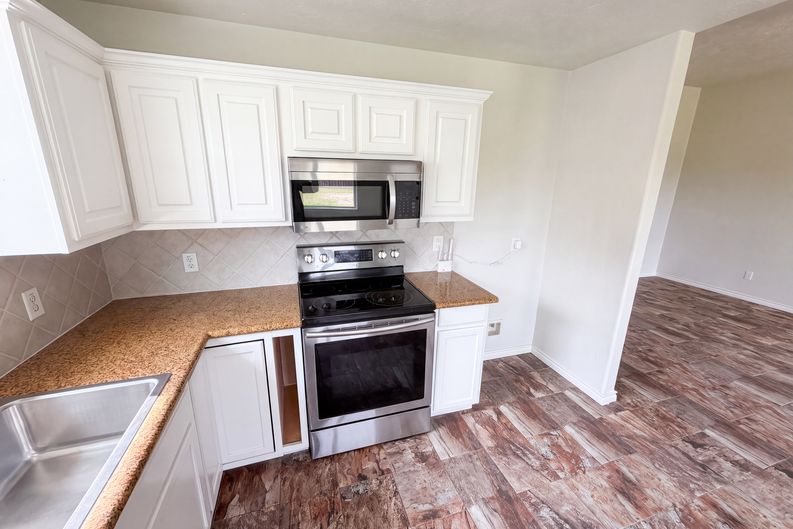 Photo 18 of 21 of 9002 Barracuda Dr, Texas City, TX
