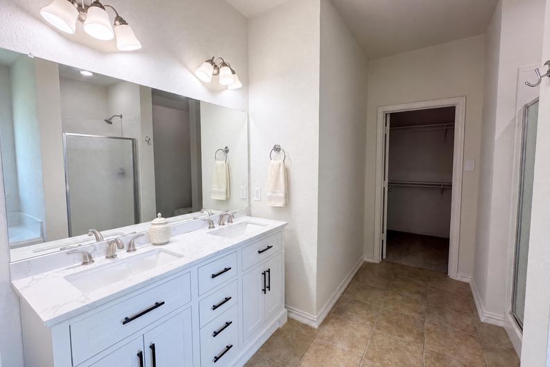 Photo 18 of 25 of 1421 Sparrow Dr, Little Elm, TX