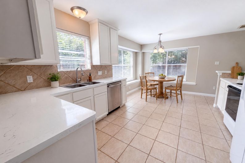 Photo 6 of 21 of 12159 Hawthorne Dr, Montgomery, TX