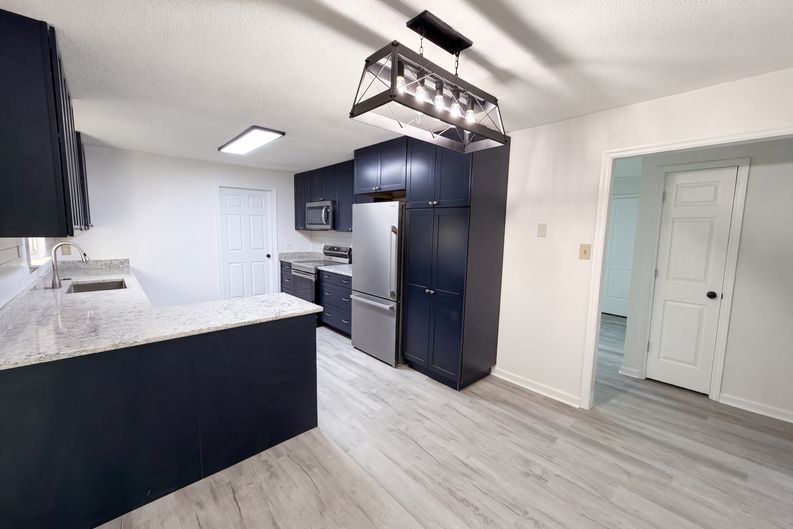 Photo 6 of 27 of 7301 Meadowbrook Cir, Knoxville, TN