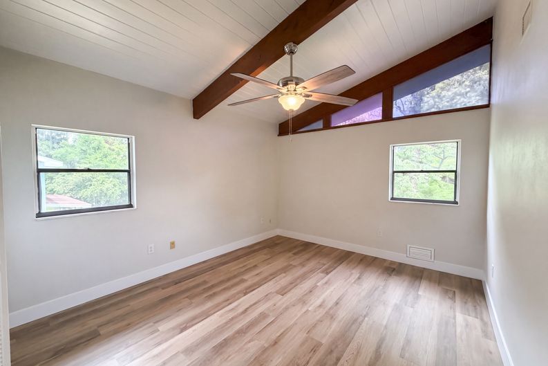 Photo 13 of 23 of 925 Park Pl, Deland, FL