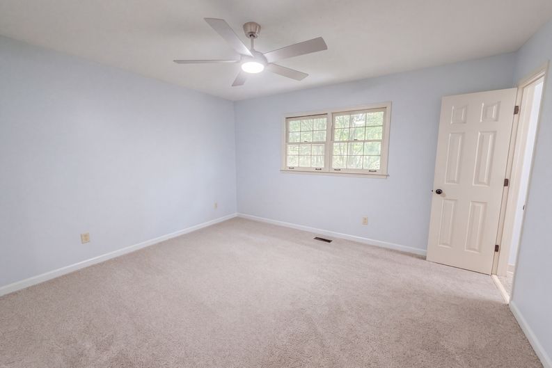 Photo 9 of 24 of 3318 Ben Hill St SW, Marietta, GA