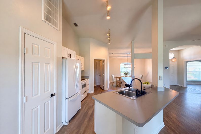 Photo 7 of 23 of 222 Cloverdale Rd, Winter Haven, FL