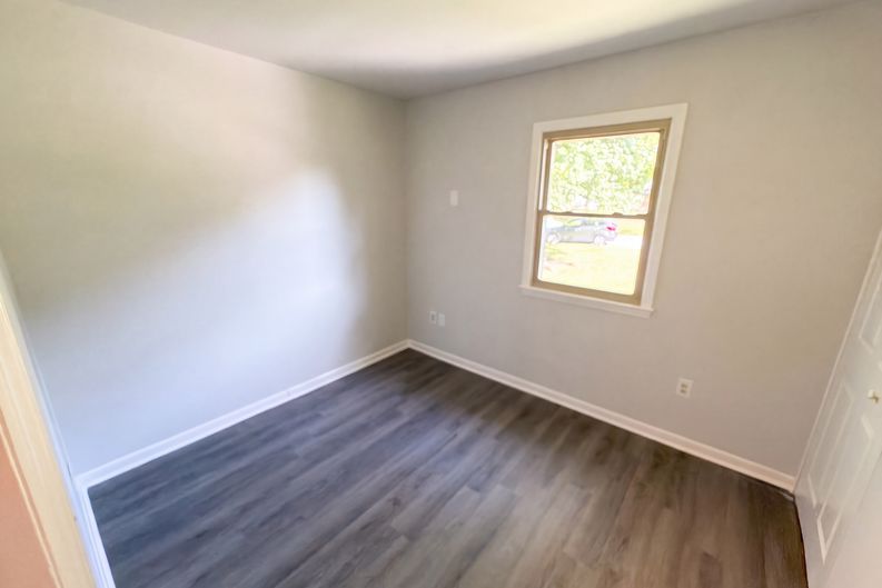 Photo 11 of 24 of 6531 Rosecran Dr, Charlotte, NC