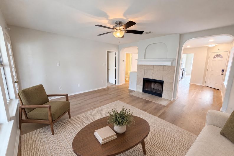 Photo 3 of 30 of 2026 Cardinal Ln, Lewisville, TX