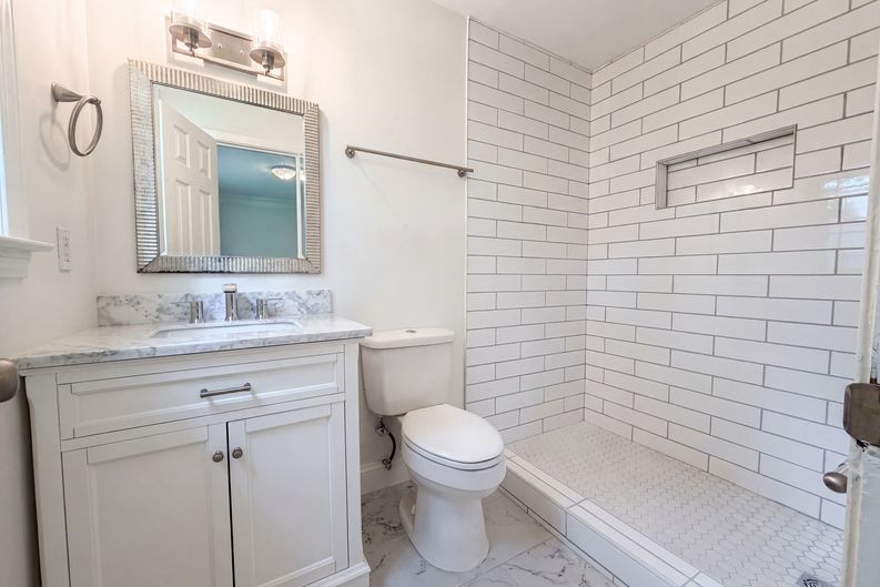 Photo 16 of 23 of 1909 Wisterwood Dr, Hoover, AL