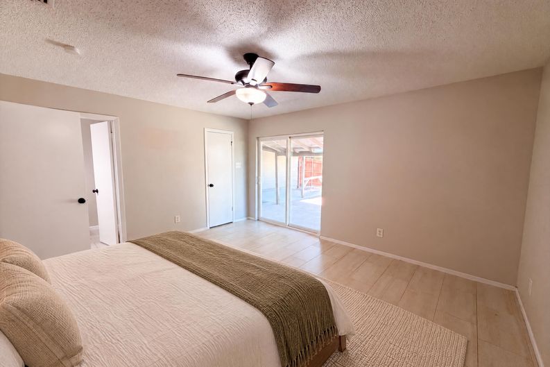 Photo 6 of 17 of 922 Meadowdale Cir, Garland, TX