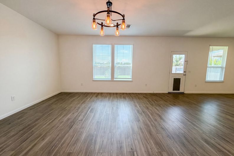 Photo 7 of 24 of 25635 Balsamroot Dr, Magnolia, TX