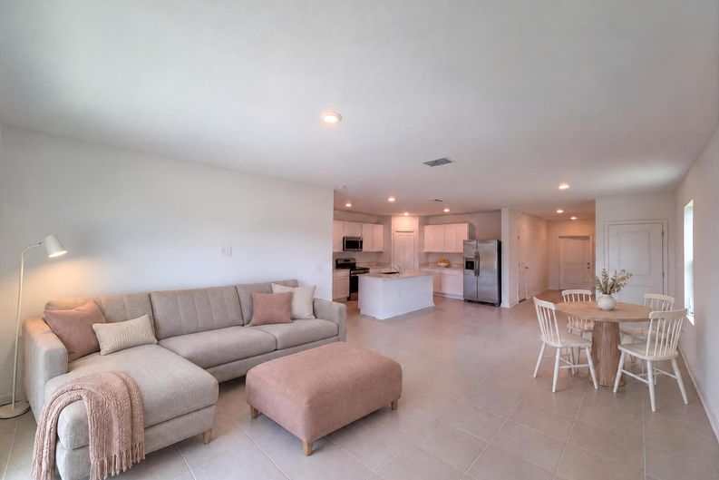 Photo 7 of 21 of 4373 River Beacon Blvd, Davenport, FL