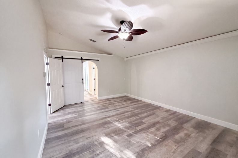 Photo 4 of 25 of 106 Cabrillo Dr, Groveland, FL