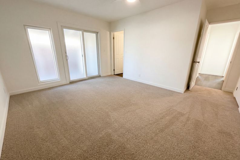 Photo 4 of 25 of 6478 Creston Ave, Las Vegas, NV
