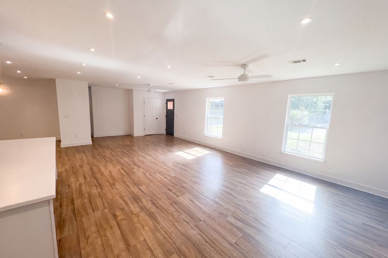 Photo 10 of 26 of 1625 Windsor Dr, Waycross, GA