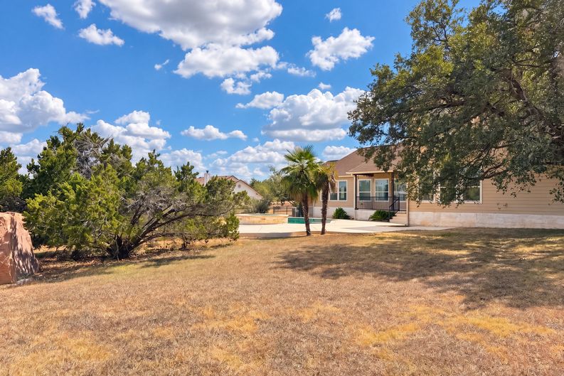 Photo 5 of 32 of 302 Saddletree Ln, Dripping Springs, TX