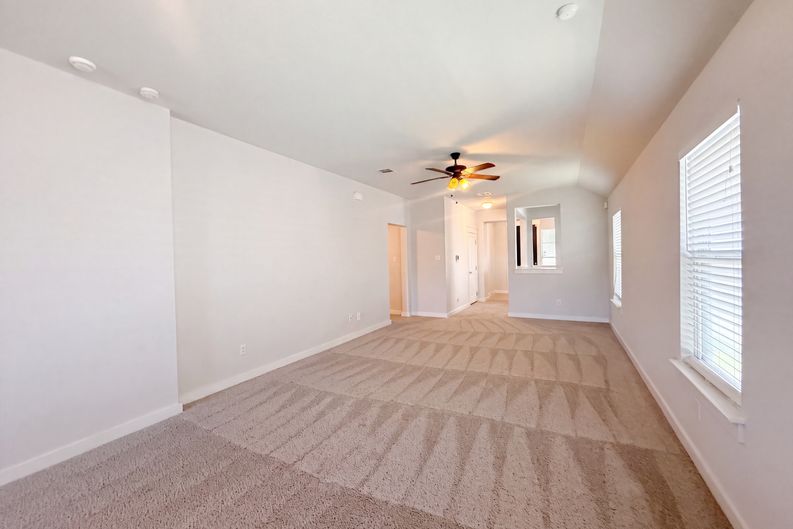 Photo 11 of 21 of 5909 Urbano Bnd, Round Rock, TX
