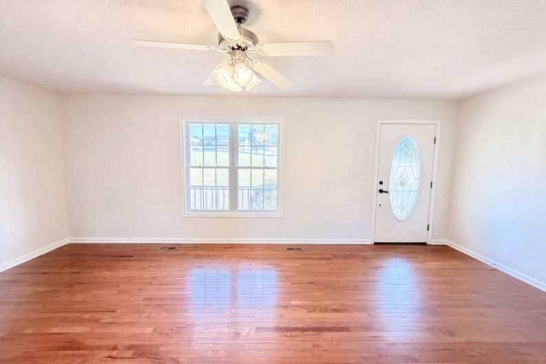 Photo 6 of 24 of 3692 Armstrong Rd, Springfield, TN
