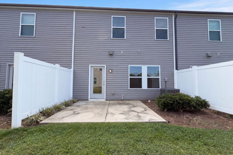 Photo 15 of 21 of 952 Oak Ridge Ln, Columbia, TN