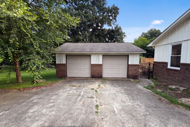Photo 17 of 20 of 1007 Normandale Dr, Bessemer, AL
