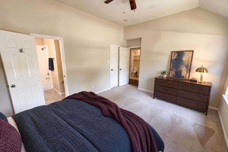 Photo 4 of 28 of 10250 Rolleston Ln, Houston, TX