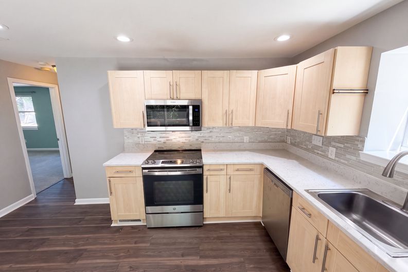 Photo 6 of 29 of 1322 Carolyn Dr, Charlotte, NC