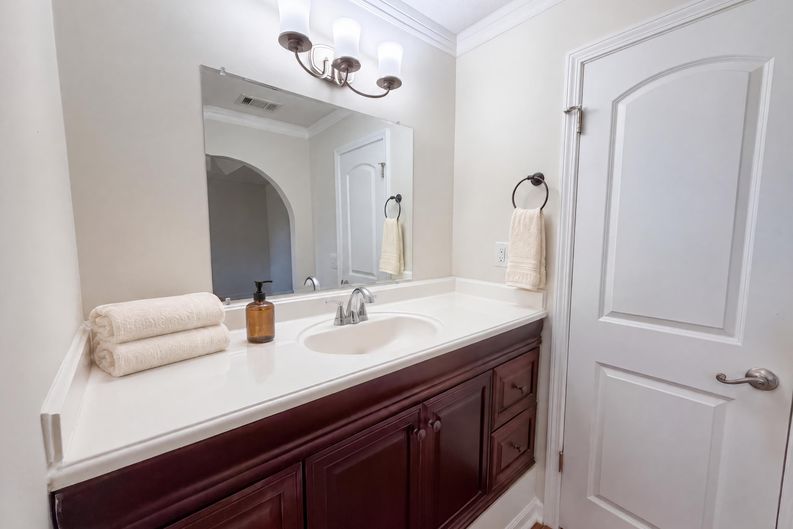 Photo 18 of 26 of 3040 Raymonds Ct, Loganville, GA