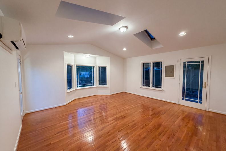 Photo 10 of 51 of 8947 Rosewood St, Manassas, VA
