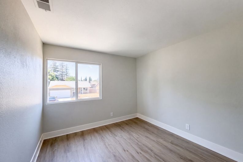 Photo 21 of 46 of 6005 La Castana Way, Sacramento, CA