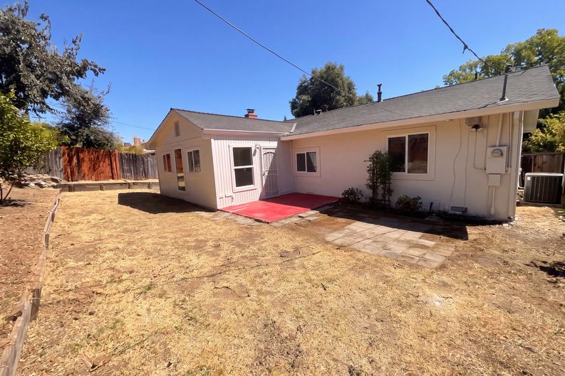 Photo 5 of 30 of 5313 Fernwood Way, Sacramento, CA