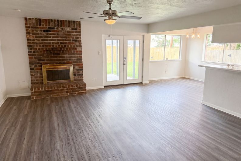 Photo 3 of 21 of 311 Fir Ridge Dr, Huffman, TX