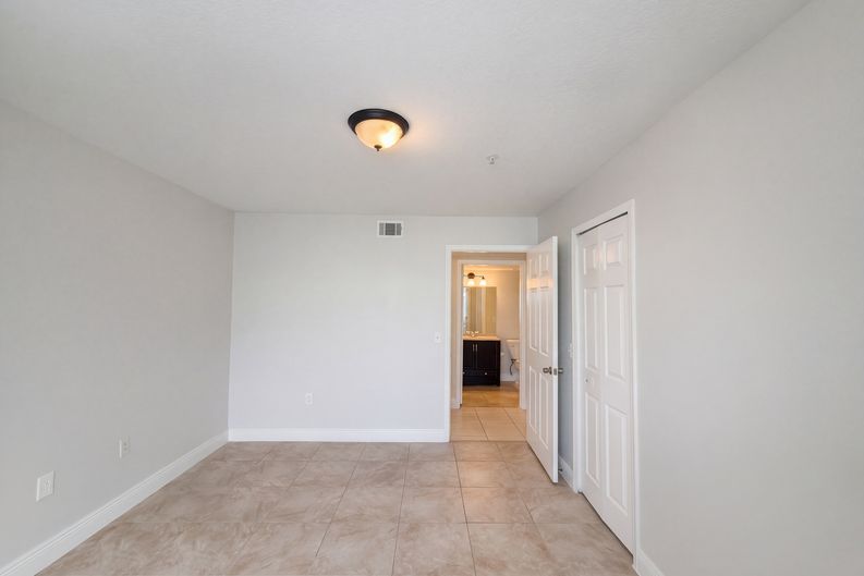 Photo 22 of 34 of 13838 Fairway Island Dr, Orlando, FL